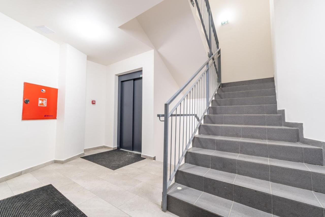 Brand New Studio Apartment #51 With Free Secure Parking In The Center Prague Exterior photo